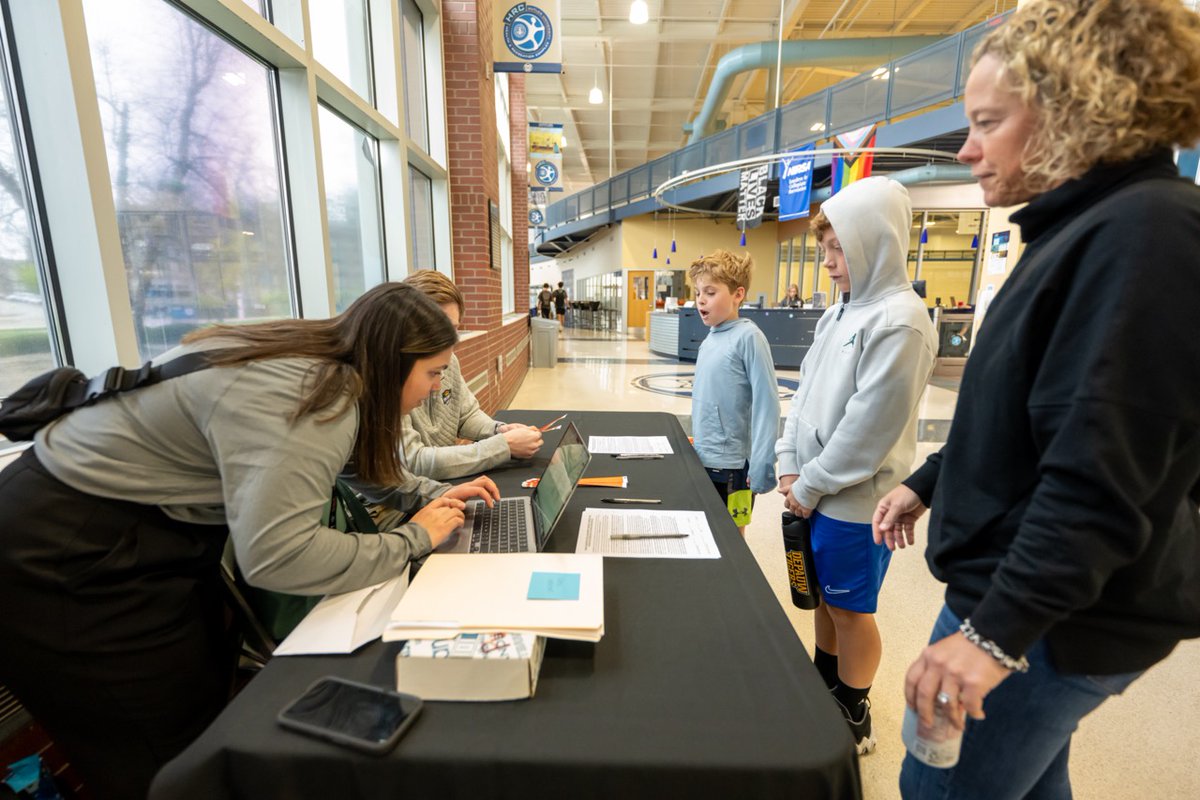 IndSportsCorp's tweet photo. Let's make it happen! Our volunteer teams are what will help us execute the 2024 @USASwimming Olympic team trials. 🤩 

Join our volunteer team today: https://t.co/Qv7x4nSM5H https://t.co/vwKoefZcN2