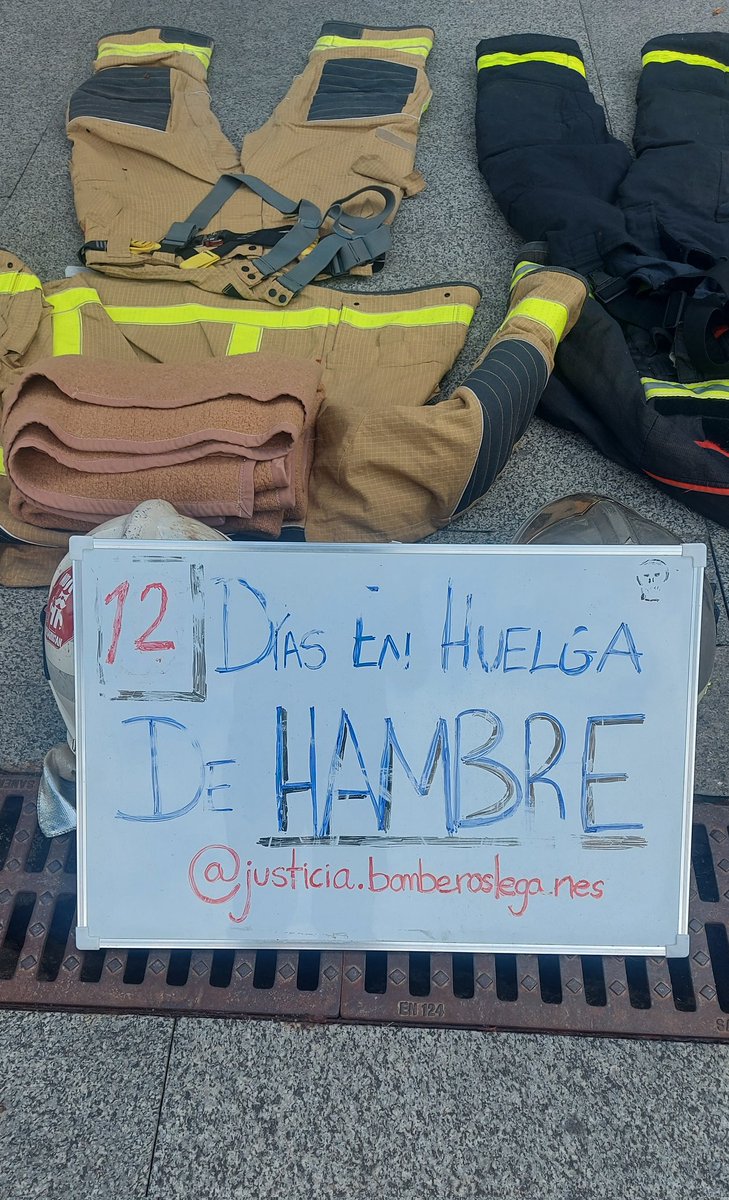asamcarabanchel's tweet photo. ⚠️EN HUELGA DE HAMBRE 12 días⚠️
Para defender su puesto de BOMBEROS. Frente al abandono institucional.
👉🏾EL Ayuntamiento de Leganés y la Comunidad de Madrid tienen una responsabilidad y han de dar una solución.  
Ya! https://t.co/EcpndnduWJ