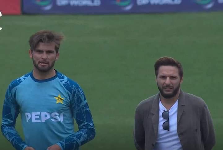 MidnightMusinng's tweet photo. Sasur Daamad together on the pitch 😁 - Shaheen Shah Afridi and Shahid Afridi 

.
.

#T20WorldCup #T20WorldCup24 #ViratKohli #RohitSharma  #INDvsPAK #RamojiRao #T20WC24 #ICCWorldT20  #NEDvSA #AUSvENG #AUSvsENG #T20WorldCup2024 #ModiCabinet #OathCeremony https://t.co/DKYJnvmXbD