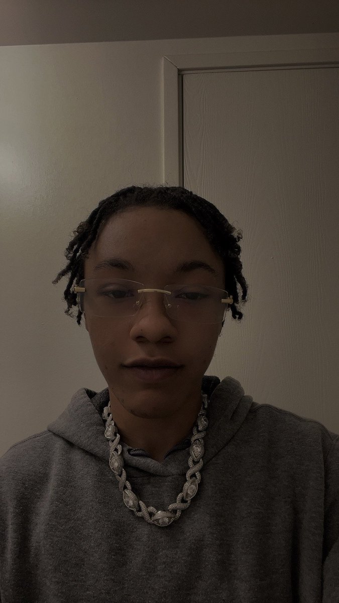 brandezzyy_'s tweet photo. #hi #imcuteaf #ilookbaldbutimnot https://t.co/e5ZlxCB09D