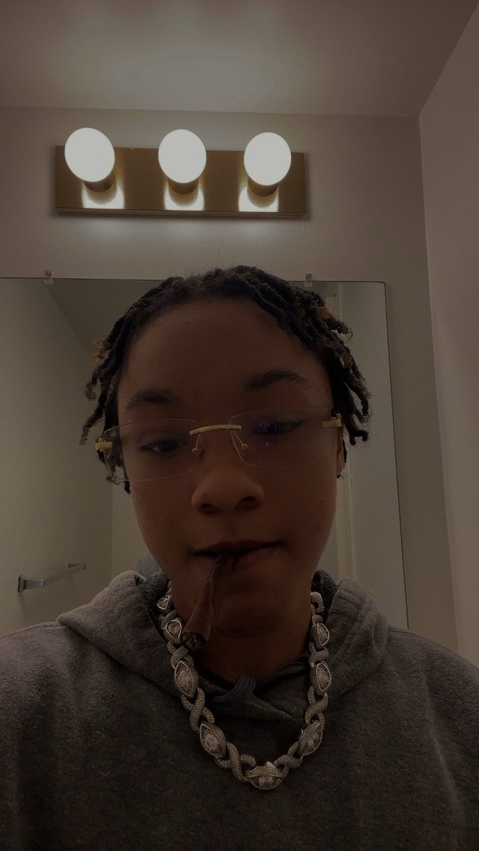 brandezzyy_'s tweet photo. #hi #imcuteaf #ilookbaldbutimnot https://t.co/e5ZlxCB09D