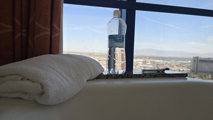 I've been in the bath for nearly 2 hours and drank 2L of water vegas is vegasing lol https://t.co/6A<a href="/tag/chastity"class="tags"><span>#chastity</span></a><a href="/tag/keyholder"class="tags"><span>#keyholder</span></a><a href="/tag/locktober"class="tags"><span>#locktober</span></a>