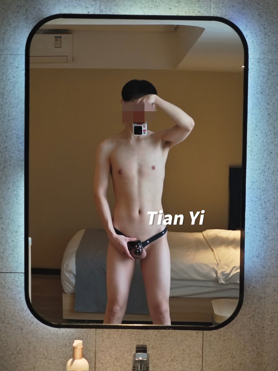 TianYi_0410's tweet photo. 右滑一键脱内裤
打卡没有xsh的第三个月）
#男大学生 #锁奴 #反差 #甘肃 #天水 #西安 #同性恋 #cb #gay https://t.co/MfUbU65LNO
