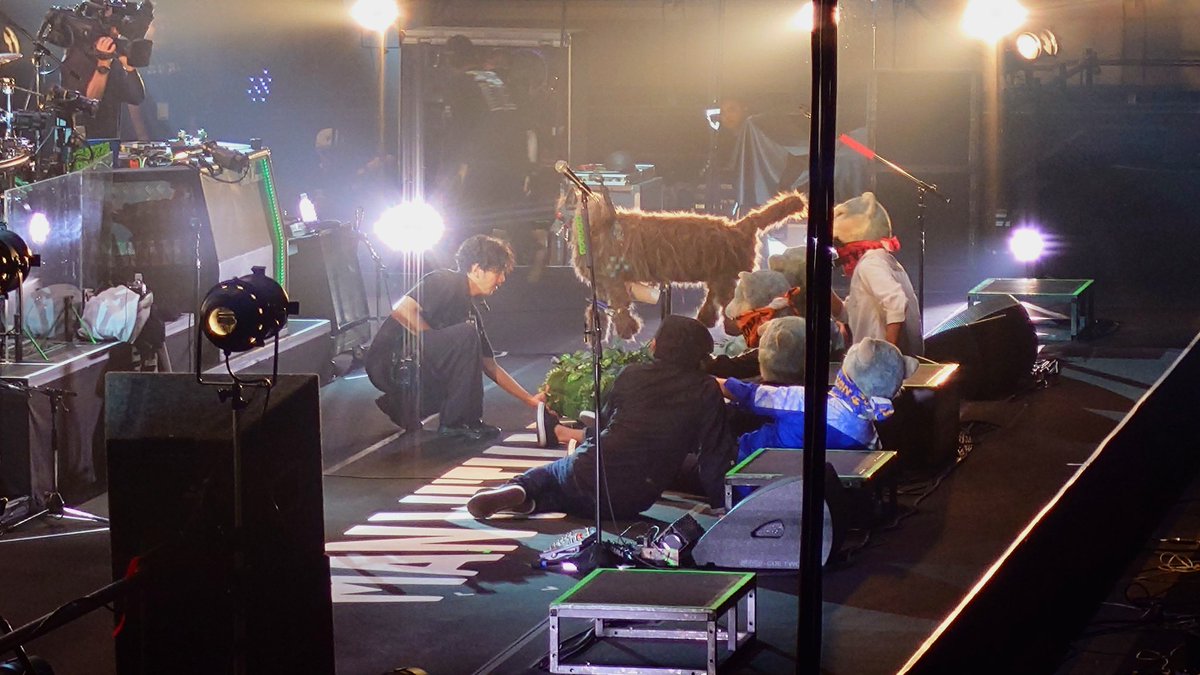 MWAM65810898's tweet photo. モフモフが集合しているのカワイイナァ
ボイさんのピック投げと命ポーズとリブタソの123ガウ
#MANWITHAMISSION
#MWAM
#FUNWITHAMISSIONTOUR
#FINAL
#東京体育館 https://t.co/KgLecLNrcZ