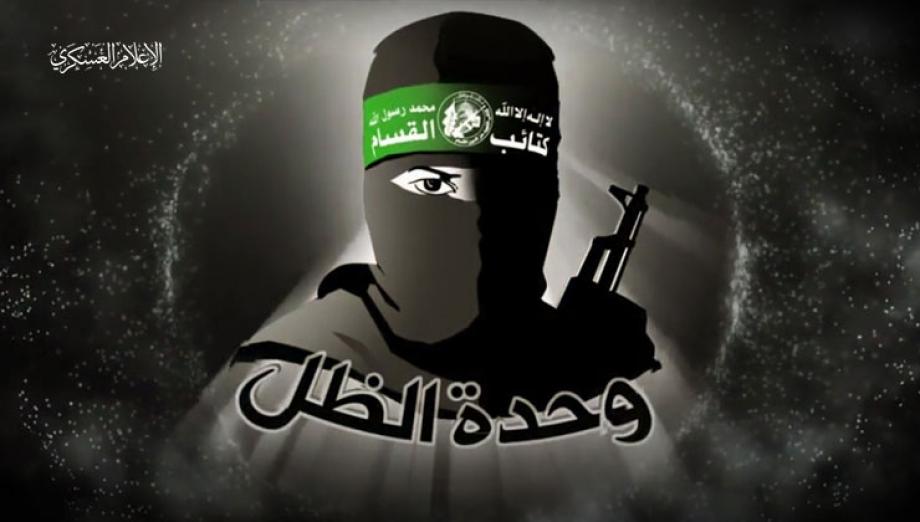 mooad_shaqour's tweet photo. 🔻🇵🇸🔻
ما تنجبه أمتنا في كل قصة احتلال وكل حركة مقاومة هو مفخرة عظمى، ومن الواجب على أهل الجهاد بالقلم واللسان والصورة تخليد هذه المفاخر والمآثر!

لقد صنع الأمريكان من الوهم أبطالا خارقين على شاشات السينما، وعاش الناس دهرا يحسبون النضال حكرا على الشيوعيين.

والآن يكاد ينفرد المسلمون بمشهد البطولة في عالم المقاومة، يواجهون أعتى القوى ببسالة لا نظير لها، وإيمان لا حدود له، وصبر ومثابرة لا نهاية لها.

إن توثيق هذا وتسجيله والإصرار على حكايته وترويجه هو أعظم وسيلة دعوية نعرض بها على الناس ديننا وأصالة أمتنا وقوة أبطالنا ومعادن أمهاتنا وأخواتنا.

وهؤلاء المجاهدون هم أعظم الدعاة إلى الله، مثلما هم ألصق الأتباع بنبينا محمد ﷺ، ولا ريب في أن هذه المشاهد ستأتي بالكثير من الناس من الكفر إلى الإسلام، وستنقل الكثير من إسلام مضطرب متشكك إلى إسلام قوي متين!

وكما قال تعالى {كتب عليكم القتال وهو كره لكم، وعسى أن تكرهوا شيئا وهو خير لكم}

د. محمد إلهامي