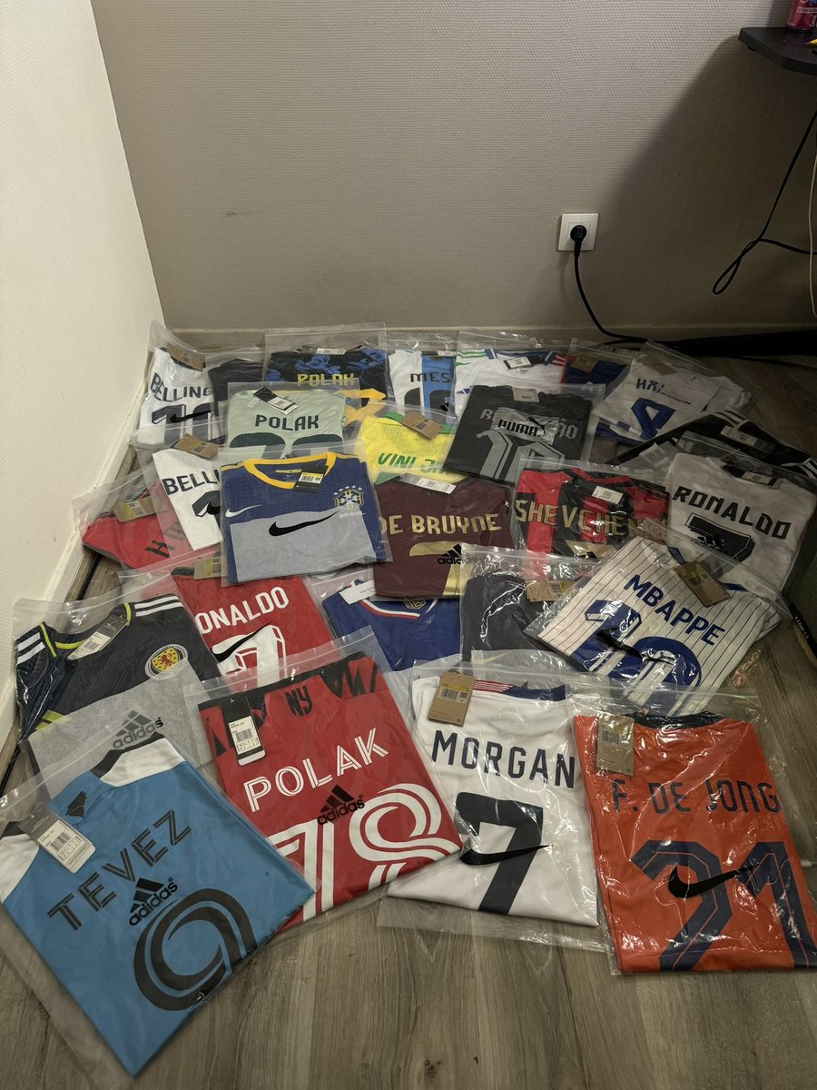 MaisonMaillOt's tweet photo. Un site de maillot de foot pas cher? Lamaisondumaillot.
Bonne qualité, flocage qui tient (6mois j’ai le miens qu’aucun prblm) Maillot à 25€ avec le code «maisonpromo» voici le lien https://t.co/71UmjaegBD

et voici quelque photos de maillots reçu 👇 https://t.co/tLdUFeiG53