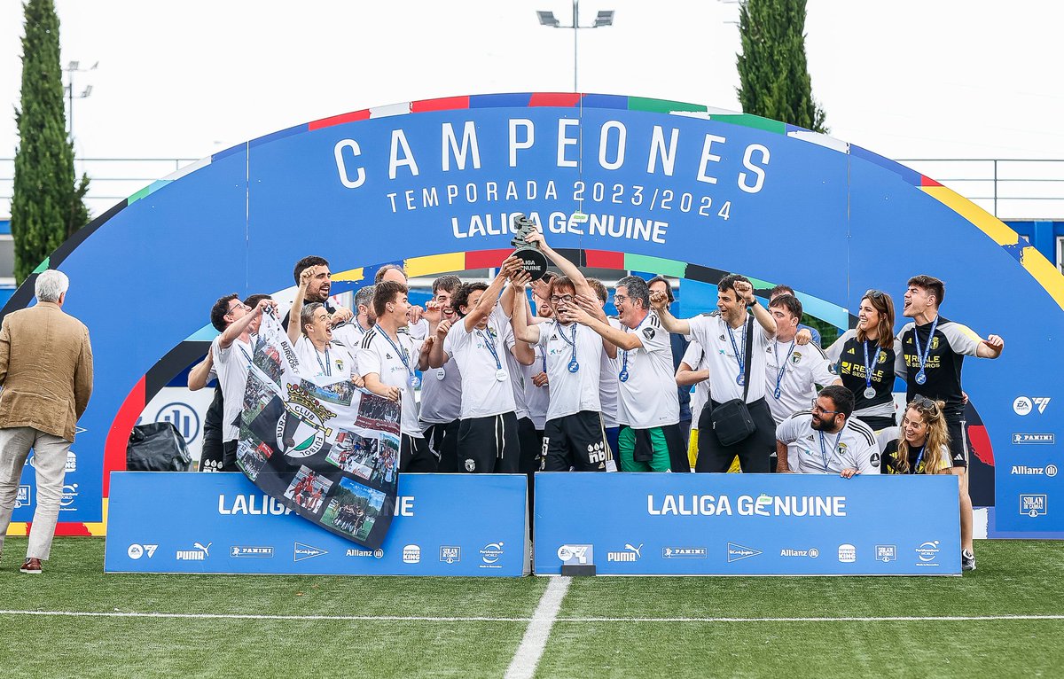 LaLigaCorp's tweet photo. 📍 ¡Finaliza #LALIGAGENUINE!

🏆 Representantes institucionales de LALIGA, el @GetafeCF y de la ciudad participaron en la entrega de premios.

Campeones Deportivos
@RealOviedo 💙🤍
@RCDEspanyol 💙🤍

Campeones de Fair Play
@Burgos_CF 🖤🤍
@CordobaCF_ofi 💚🤍 https://t.co/K8RP4U08Es