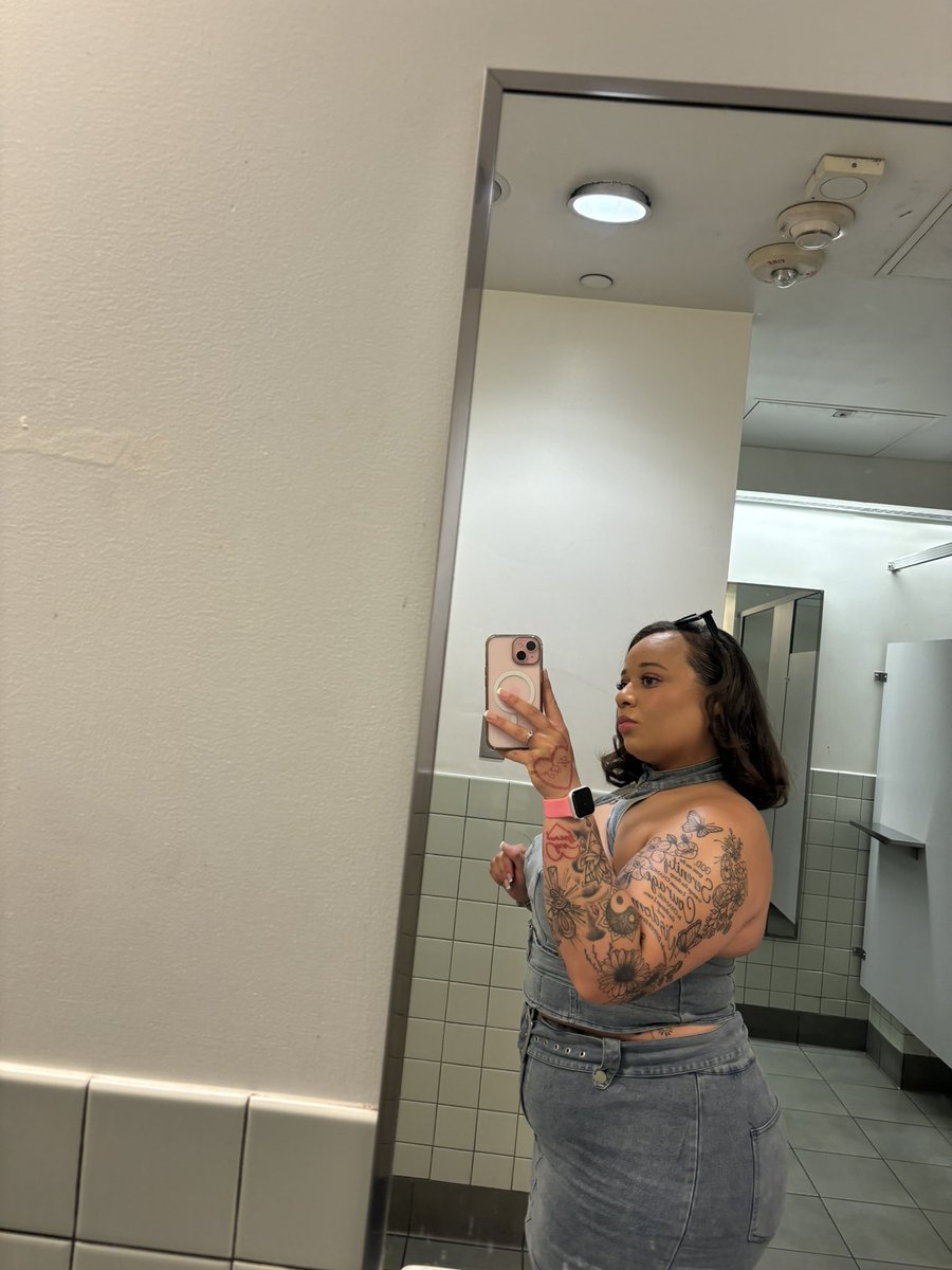 Shyshy509's tweet photo. Happy Birthday to Me. 💓🫶🏼 #hunxho #onenightonlytour https://t.co/p8zRDJr1YR