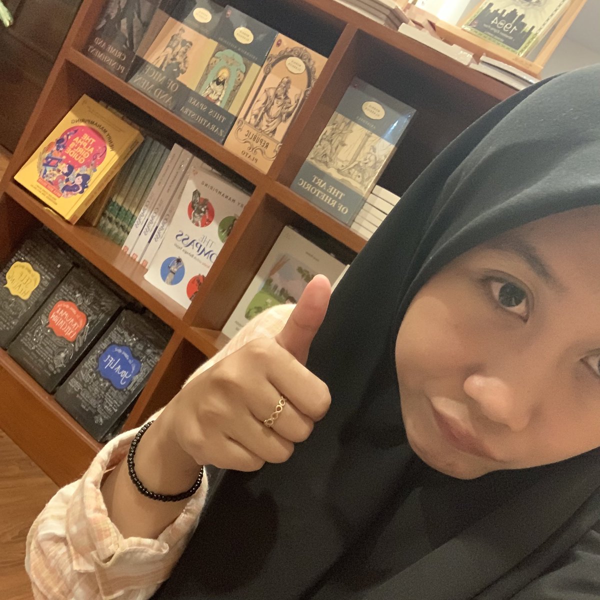Melatibikrun's tweet photo. happy 24 looo, proud of you always— https://t.co/yA3Ymi9T4p