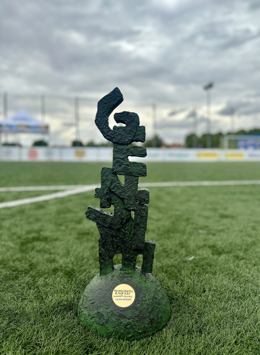 Burgos_CF's tweet photo. 🤝🏼 ¡Campeones en Fair Play de #LaLigaGenuine! 🫂

🙌🏼 Somos el ejemplo a seguir en la mejor liga del mundo 🤍🖤

👏🏼 ¡Enhorabuena por el temporadón a los jugadores, Cuerpo Técnico y a la pedazo de afición! 🔝

#TodaMiVida | #FundaciónBCF https://t.co/YrkGBbmua9