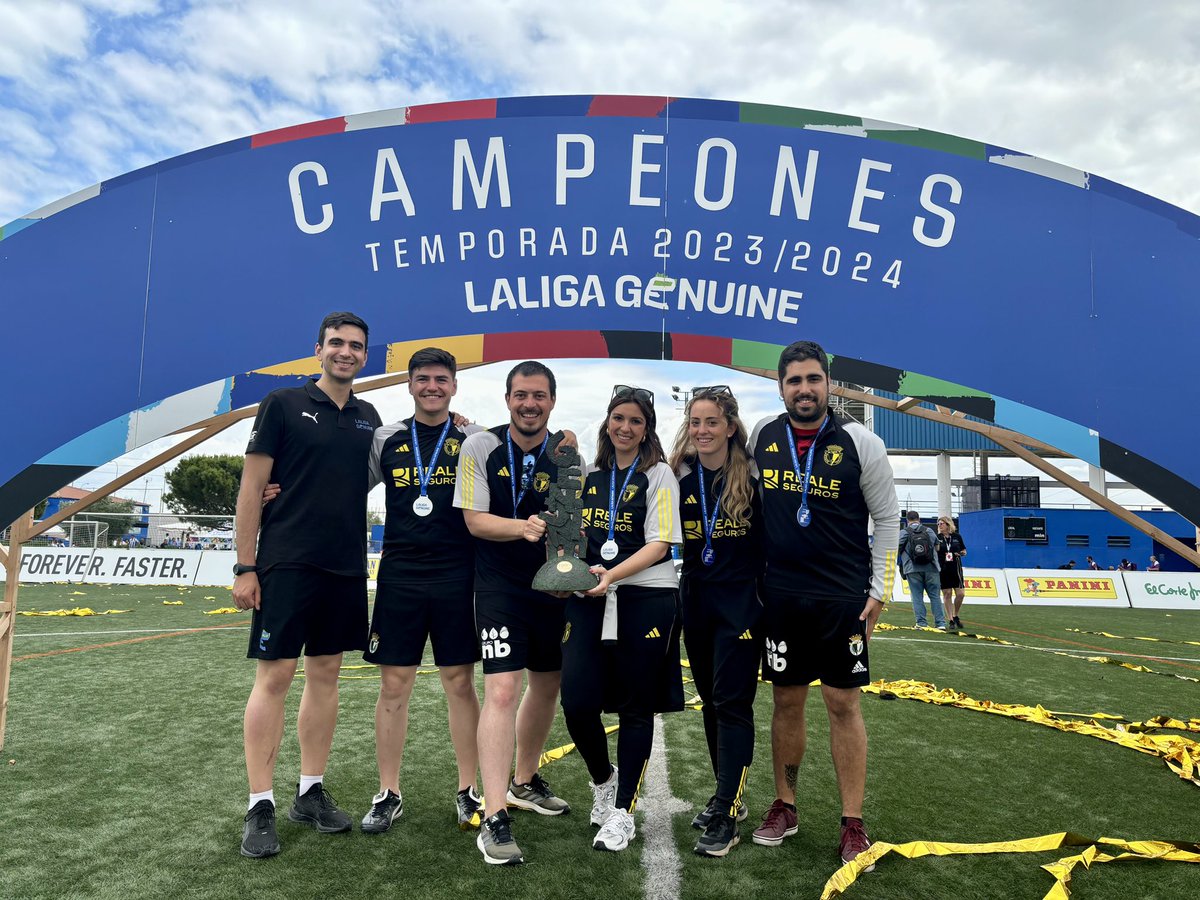 Burgos_CF's tweet photo. 🤝🏼 ¡Campeones en Fair Play de #LaLigaGenuine! 🫂

🙌🏼 Somos el ejemplo a seguir en la mejor liga del mundo 🤍🖤

👏🏼 ¡Enhorabuena por el temporadón a los jugadores, Cuerpo Técnico y a la pedazo de afición! 🔝

#TodaMiVida | #FundaciónBCF https://t.co/YrkGBbmua9