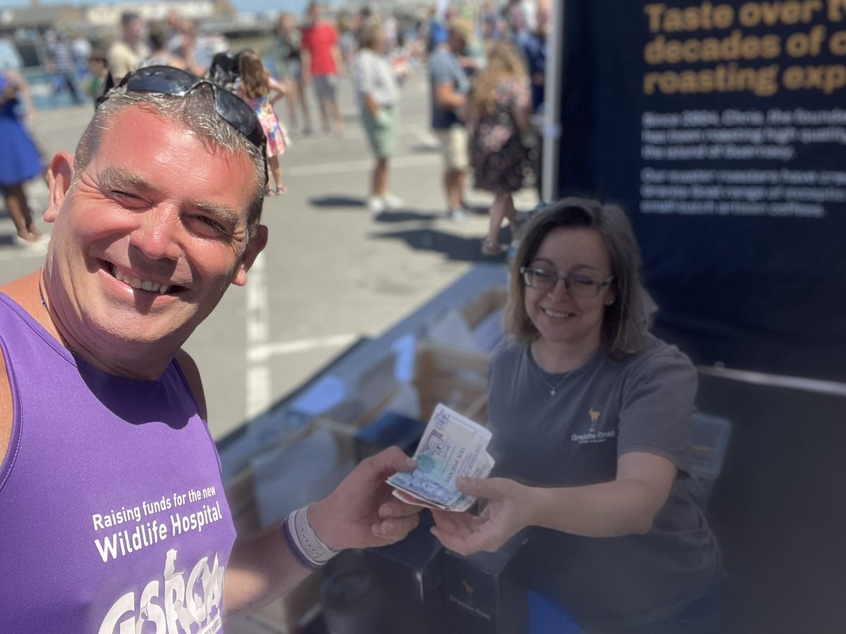 SteveJByrne's tweet photo. Amazing donations on @GSPCA stall at @guernseyarts #SeafrontSunday special shout @granitegoatguernsey & @littlebigbrewco from #AnimalWelfareSeafrontSunday πleft my wallet so Eric kindly caught me without my #MasonicCoin πͺ πa Β£5 fine donation to #charity #Guernsey #freemasonsCI https://t.co/dgbBzE8LOP