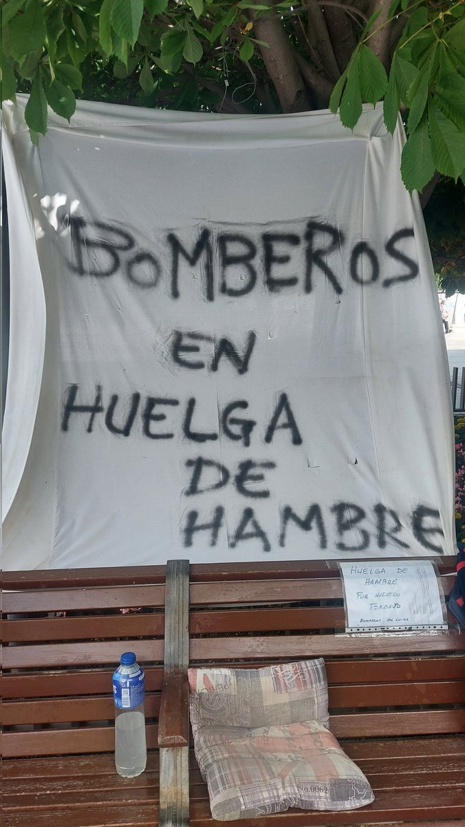 asamcarabanchel's tweet photo. ⚠️EN HUELGA DE HAMBRE 12 días⚠️
Para defender su puesto de BOMBEROS. Frente al abandono institucional.
👉🏾EL Ayuntamiento de Leganés y la Comunidad de Madrid tienen una responsabilidad y han de dar una solución.  
Ya! https://t.co/EcpndnduWJ