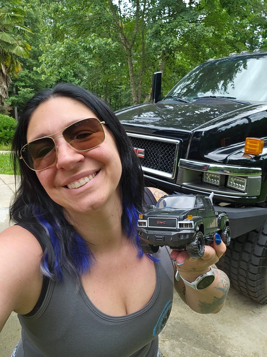 RiseofIronhide's tweet photo. Wishing a Happy Birthday to @ShadowSiloe !!!This amazing human is the genius behind our merch, designs, the art you see on my page, and overall just an exceptionally cool person.
Ironhide and I send you all our love!
#theriseofironhide #shadowoftheday #ironhide #transformers https://t.co/TxdsNVseVa