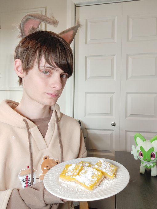 I baked you some lemon squares 🍋  All I ask is for some cuddles 🐇~ https://t.co/G4hCtVzXnv