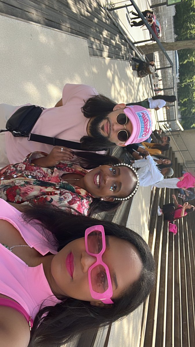 NoireFeline222's tweet image. #GagCityParis LETSGOOOOOOOOOO WE HERE BITCHHHH @Naslicoco @HedeezyMINAJ 🇫🇷💕🩷