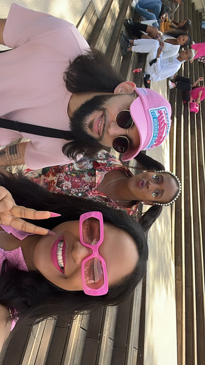 NoireFeline222's tweet image. #GagCityParis LETSGOOOOOOOOOO WE HERE BITCHHHH @Naslicoco @HedeezyMINAJ 🇫🇷💕🩷