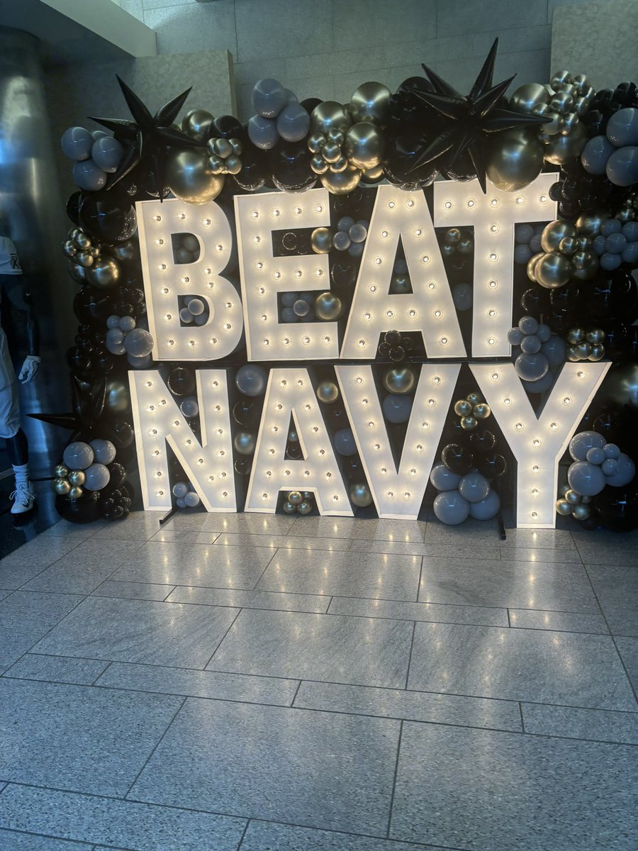 AndrewBingham38's tweet photo. Had an awesome few days with @ArmyWP_Football. Thanks @CoachSaturnio and @Coach_romero18 for the amazing weekend. Looking forward to being back! @CoachJeffMonken @HKA_Tanalski @JamesWilhoit25 https://t.co/7j1d081QHm