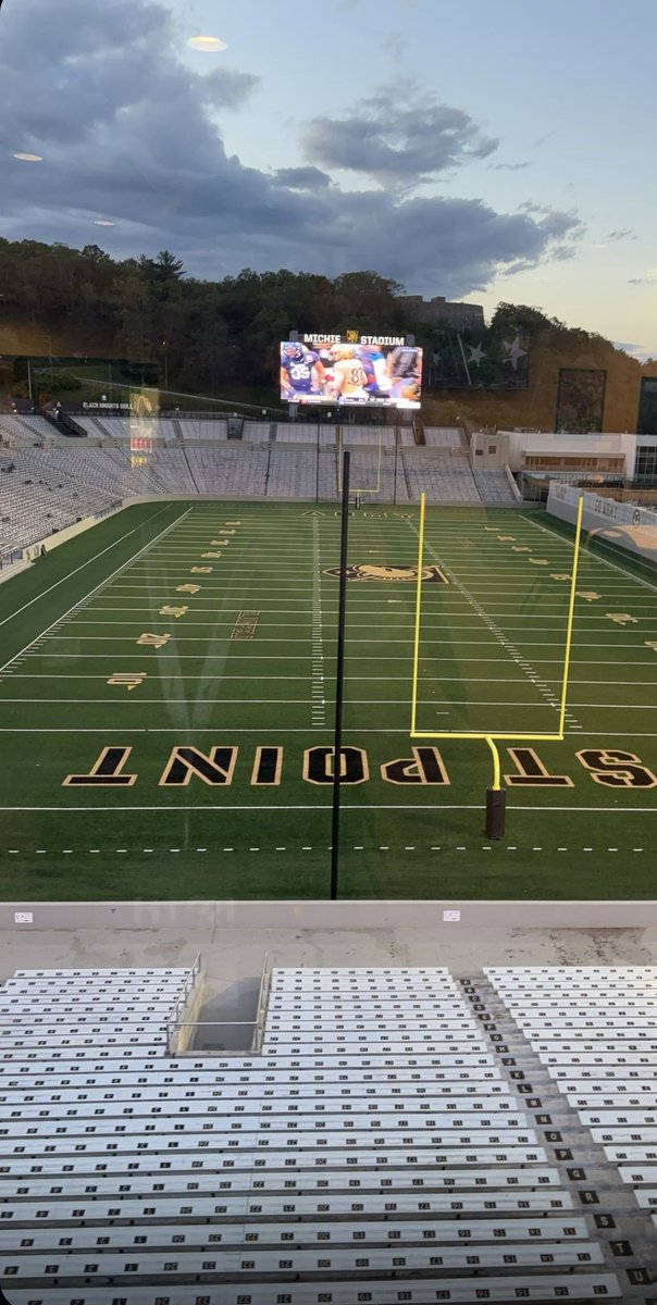 AndrewBingham38's tweet photo. Had an awesome few days with @ArmyWP_Football. Thanks @CoachSaturnio and @Coach_romero18 for the amazing weekend. Looking forward to being back! @CoachJeffMonken @HKA_Tanalski @JamesWilhoit25 https://t.co/7j1d081QHm