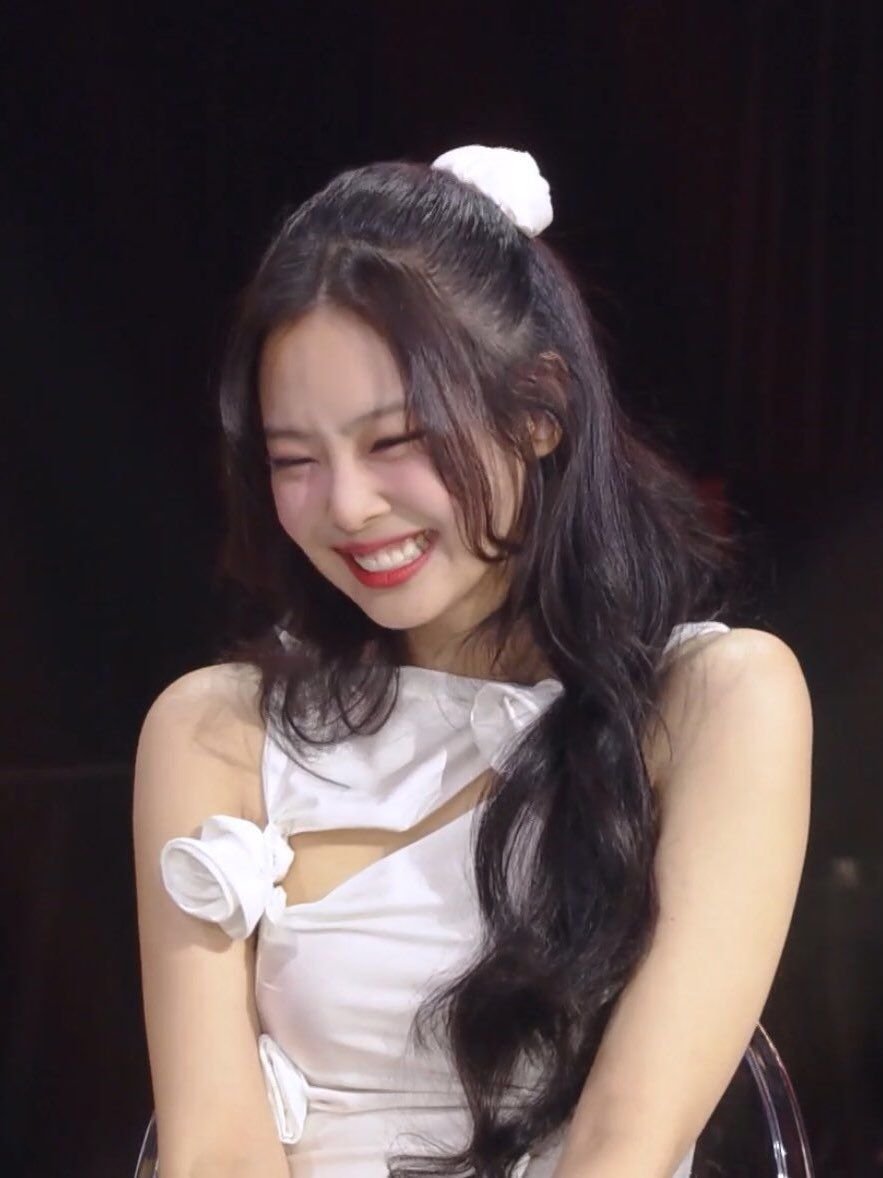 JENNIE THAILAND ♡ tweet media