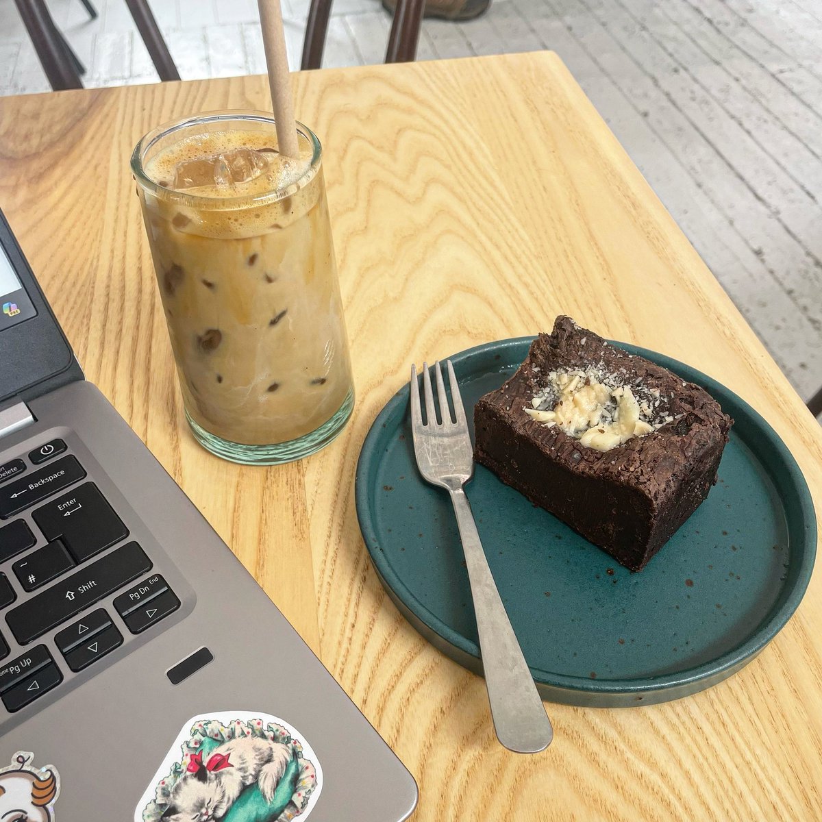 MissStanbra's tweet photo. A little solo coffee date to crack on with some emails. There’s something about an independent coffee shop that makes my heart happy - a Sunday well spent, for sure. ☕️ https://t.co/aLpQOQqVms