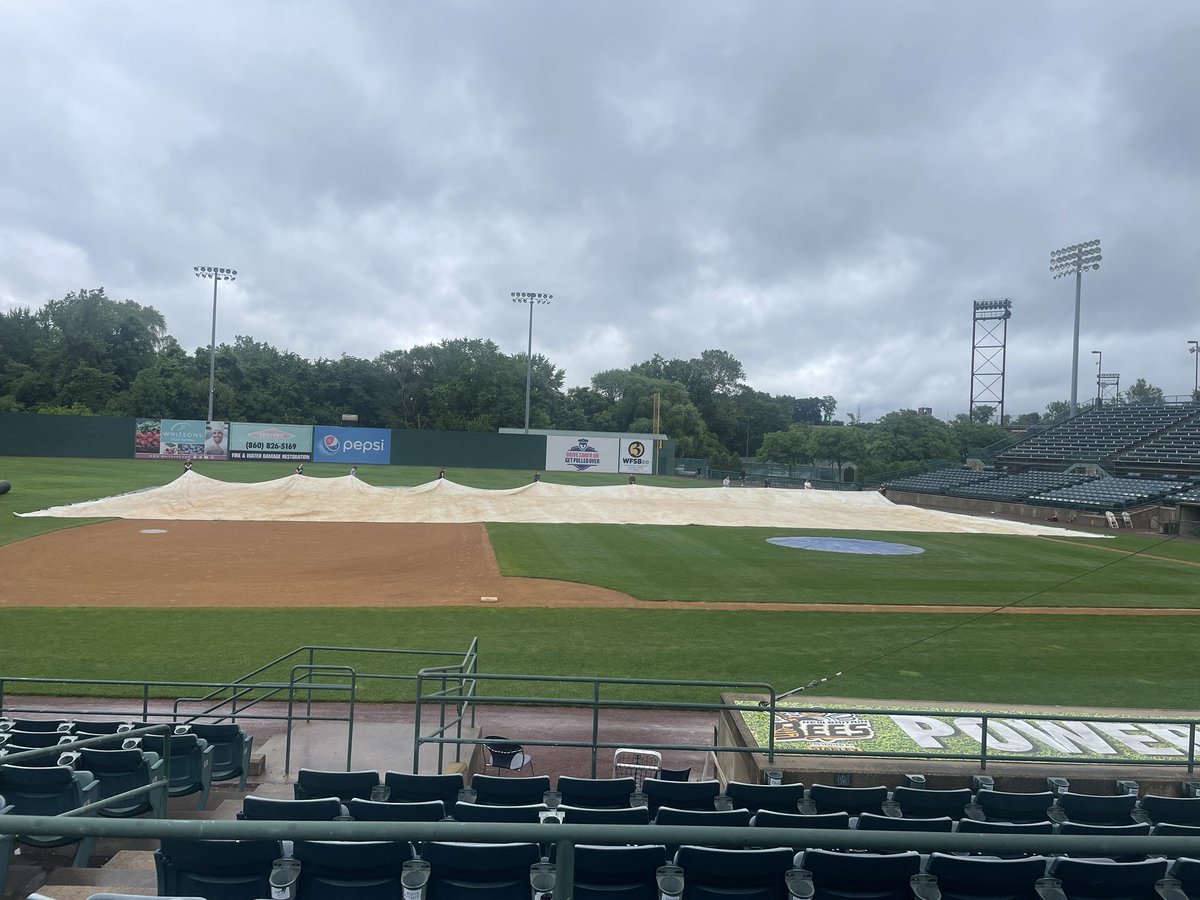NewBritainBees's tweet photo. The tarp is coming off which means there will be #BeesBall in New Britain this afternoon!
Get your tickets 🎟️ here: https://t.co/niuwMJNBfi https://t.co/UbfJ0Ztn4t