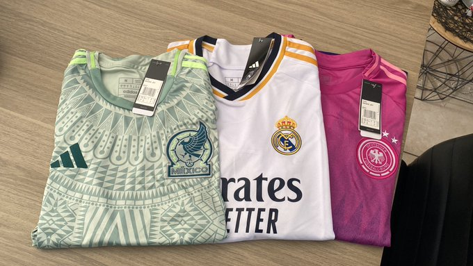 MaisonMaillOt's tweet photo. @EncoreRodri 🔥 Va sur La Maison du Maillot, le site est safe✅✅✅, les maillots sont clean de ouf et en plus ils sont à 25€ avec le code "maisonpromo" ! 🚀 La livraison prend 2-3 semaines mais tu ne seras pas déçu 🏆
https://t.co/XHdFH2nXuR https://t.co/fHCNi16ABT