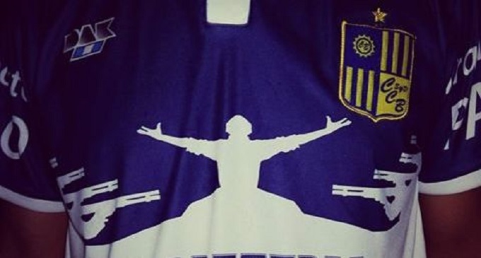 A 68 años de los Fusilamientos de José León Suarez, recordamos el homenaje realizado por el
<a href="/PrensaBallester/">Central Ballester</a> . Al cumplirse 60 años en 2016, su camiseta recordó a los fusilados en los basurales de aquella localidad bonaerense.