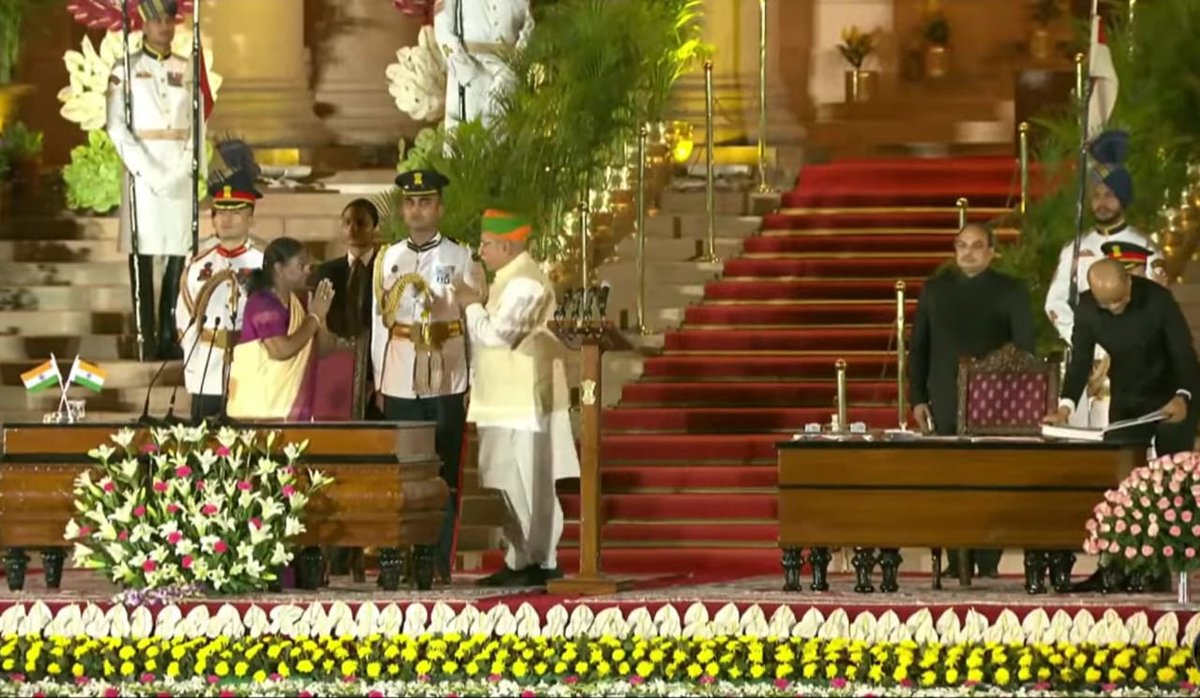 arjunrammeghwal's tweet photo. Thankful to Prime Minister Shri @narendramodi ji for reposing faith in me. Your leadership and continued support is a great source of inspiration. I assure you that I will put my best efforts to serve our people and country.

Jai Hind 🇮🇳 https://t.co/dT8HXl0UZt