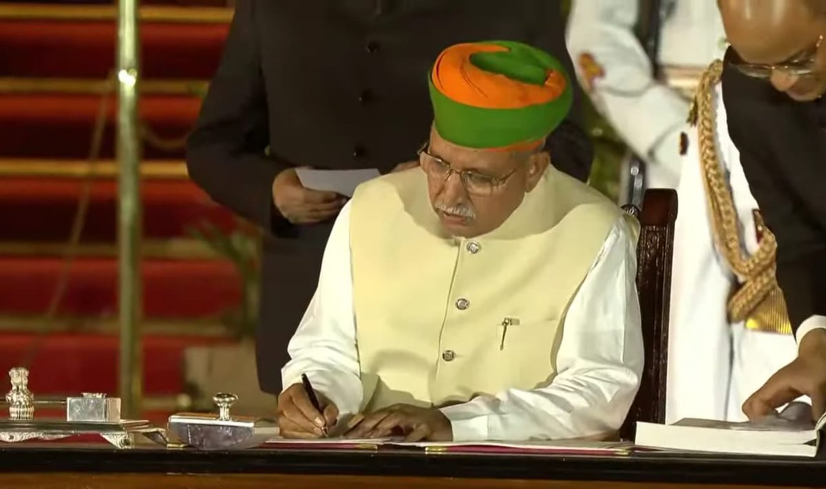 arjunrammeghwal's tweet photo. Thankful to Prime Minister Shri @narendramodi ji for reposing faith in me. Your leadership and continued support is a great source of inspiration. I assure you that I will put my best efforts to serve our people and country.

Jai Hind 🇮🇳 https://t.co/dT8HXl0UZt