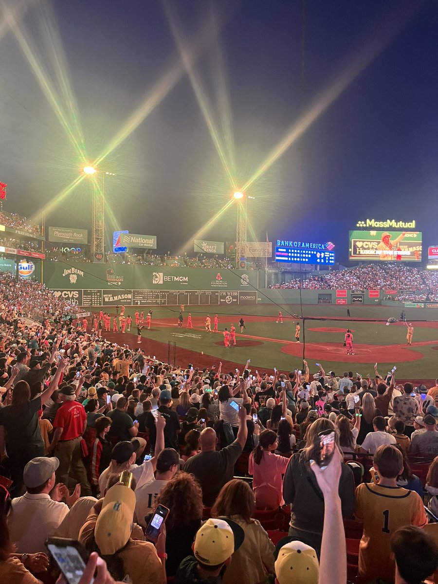JackDunnCC26's tweet photo. Dream come true to see the @TheSavBananas at Fenway. Amazing experience if you have the chance go see them https://t.co/g3HK30dQdk