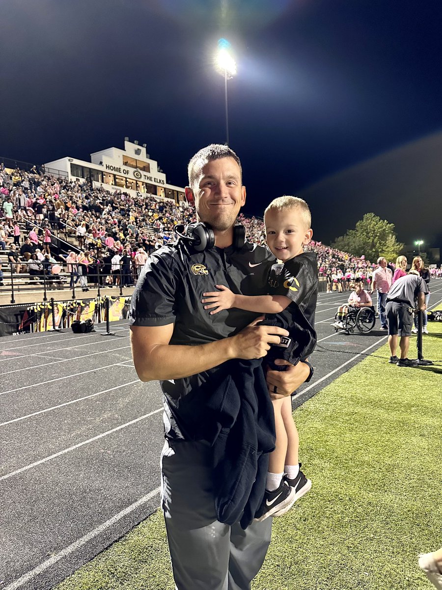MVFCAtweets's tweet photo. Congratulations to @Coach_Kerns on being elected New Vice-President of MVFCA. 

@CoachBandstra will transition to communications w/ his new job at Zanesville Schools!! https://t.co/BwXup4qECM