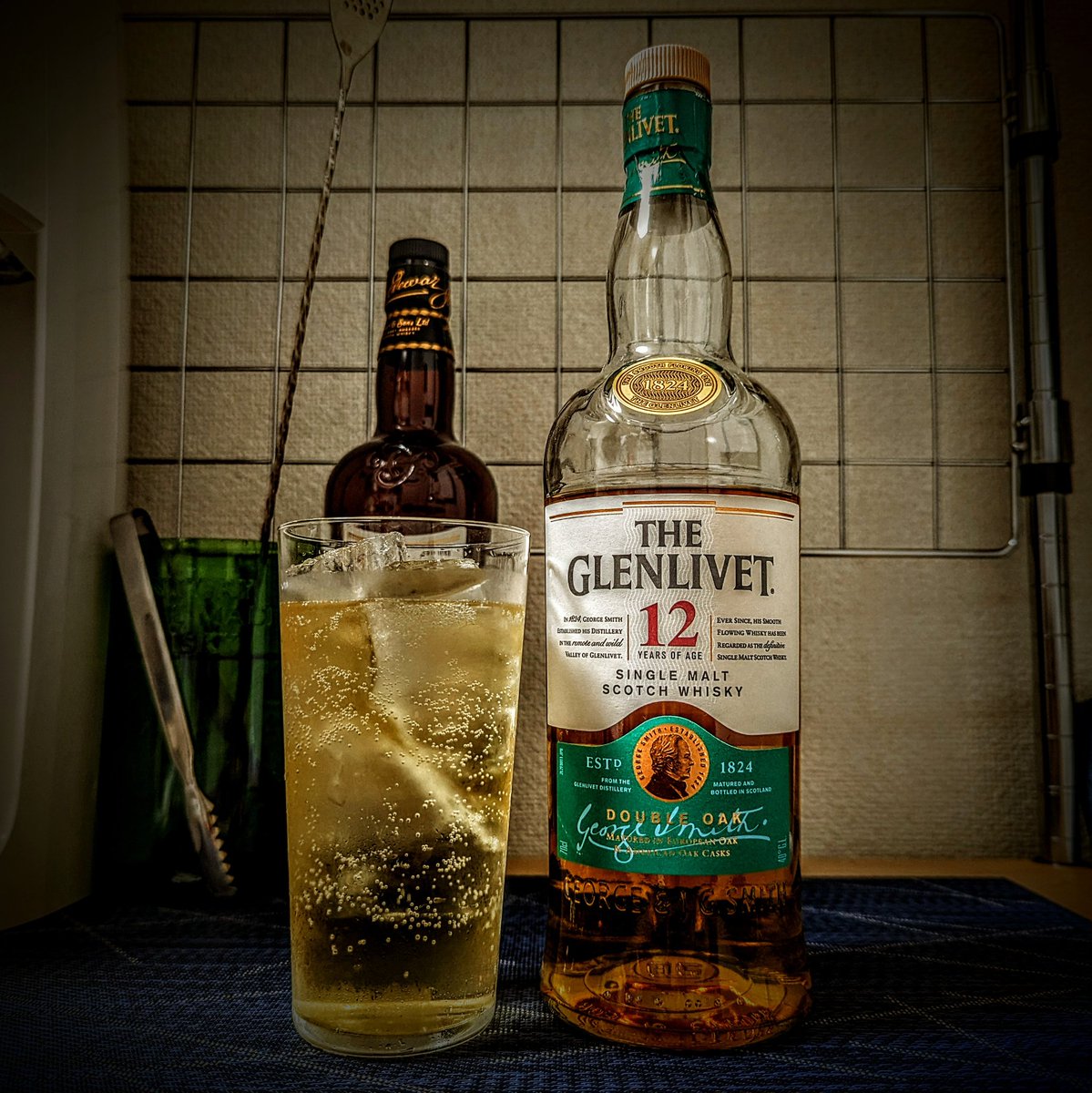 dieingmessage's tweet photo. ザ・グレンリベット12年 ダブルオーク、ハイボールで頂きます。
定番はいい。まず間違いない。
#TheGlenLivet #Aged12Years #DoubleOak #SpeysideSingleMaltScotchWhisky #Whisky #WhiskySoda https://t.co/5zhEsQHfmI