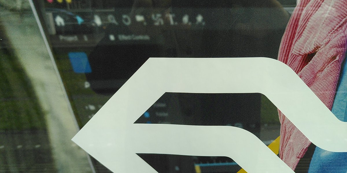 westerduin's tweet photo. @NS_online er staat een swastika afgebeeld op jullie "stap je ook in"  posters? #ns https://t.co/g9npQJVXFI