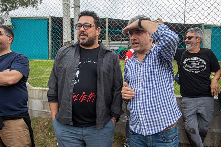 Preciosa tarde de fútbol y rock'n roll en Barrio Abayubá con un tal Orsi como DT y <a href="/pachasanchez/">Alejandro Sánchez</a> asistente
🏆Jugador "Yumbo": <a href="/tatisabini/">Sebastián Sabini</a> 🙌
🏆Jugadoras "revelación": 
<a href="/bettianadiazrey/">Bettiana Díaz Rey</a> 🙌
<a href="/letidetorres/">Leticia de Torres</a> 🙌
🏆Mejor asistencia: <a href="/JustoOnandi/">Justo Onandi</a>
5️⃣ a 4️⃣ y por poco no hubo penales 😅