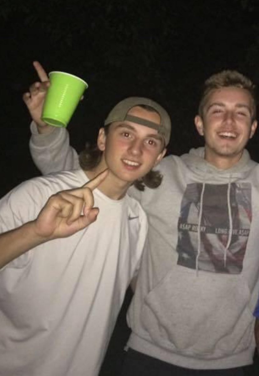 TheHawksHour's tweet photo. The crew🎙️

Fun fact: Tony and Hank grew up best friends since they were 9-10 years old playing peewee hockey. Now these two are going to be chopping it up week to week on the pod and it’s going to be some amazing content!

#blackhawks #TheHawksHour #Chicago https://t.co/QZIKUYSkkT