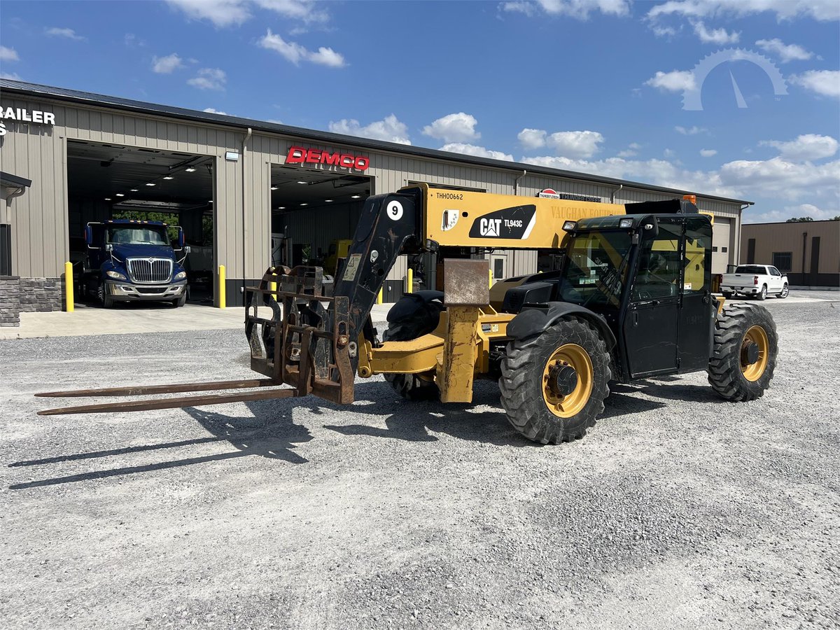 machinerytrader's tweet image. This 2013 CAT TL943C is available until Wednesday, June 12th @ 10:39 AM (CST) ⏰

☎️ Call (618) 803-7015 for more information.
Click HERE to place your bid! ➡️ ow.ly/PO3E50SbSf0

#ConstructionEquipment #UsedConstructionEquipment #ConstructionSales #TelehandlerLifts