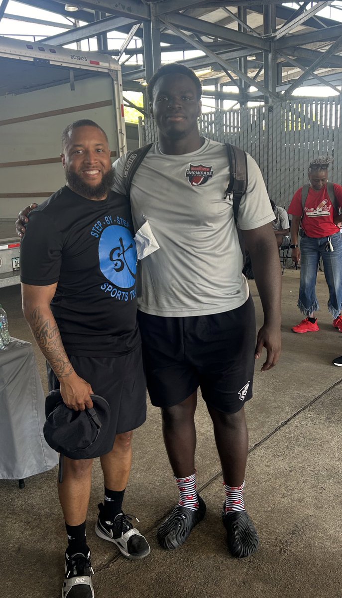 CoachL__'s tweet photo. Iโm Grateful for every Athlete that came out to the #MagicCityShowcase but a special s/o to 2025 6โ3 305lb D Lineman @JustDom_inic who flew โ๏ธ in from Oregon!! Kid can Go! Thank You for coming so we could pour into you! ๐ค๐ฝโ๏ธ https://t.co/wCmHYdLQHX