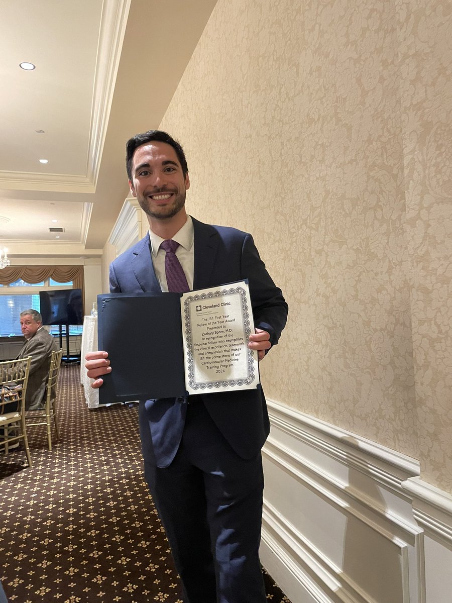 CCFcards's tweet image. Rising second year stars Devora Lichtman and Zachary Sporn received the J-31 CICU fellows of the year award! 🥇An honor highlighting their exemplary behavior, dedication, and team-work at the bedside!