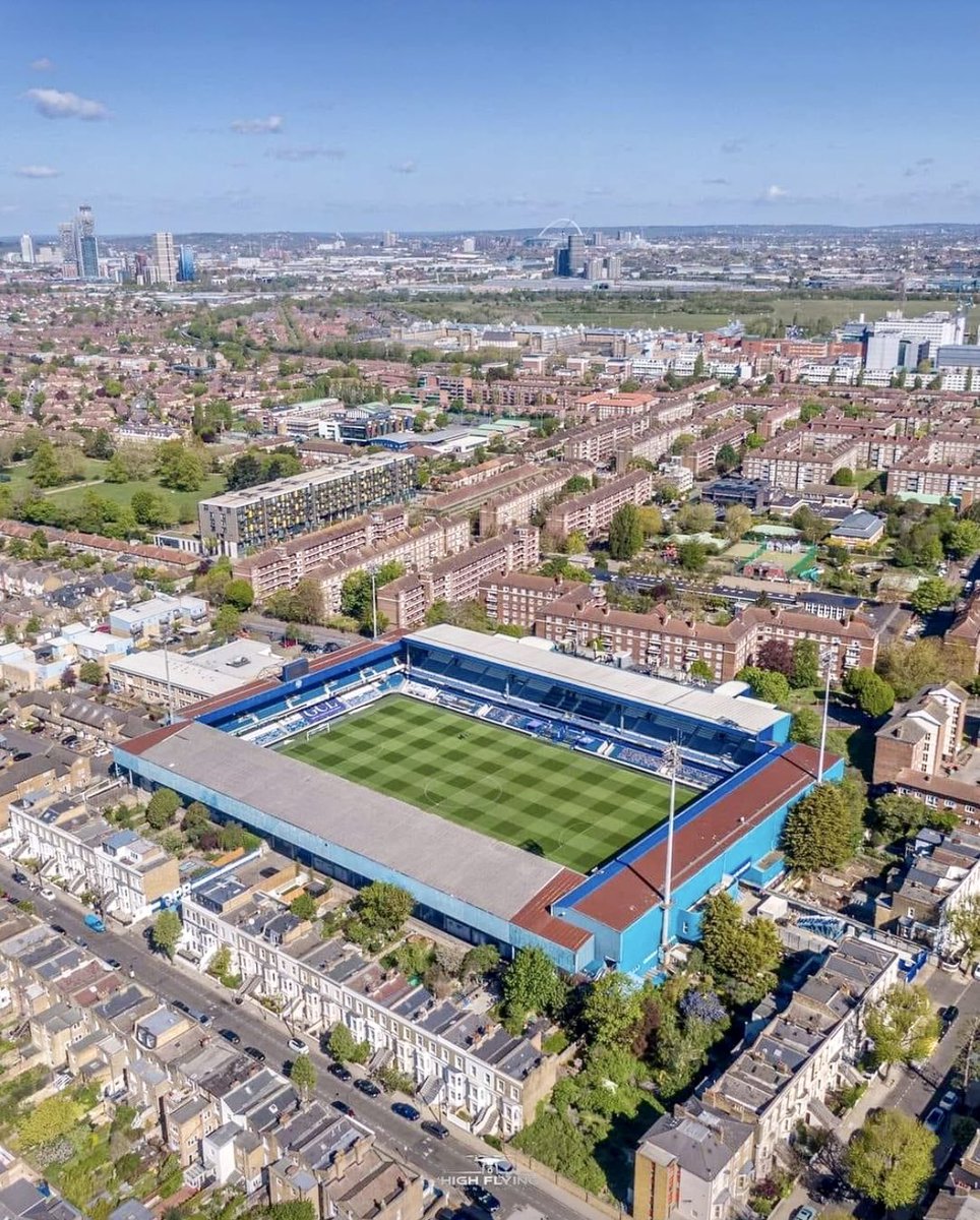 Stadium_Dreams's tweet photo. 🏟 Loftus Road

📍 White City, London
📶 Capacity 18,400
👕 Queens Park Rangers #QPR

➕bonus stadium in the background! https://t.co/oRGLGRU8ck