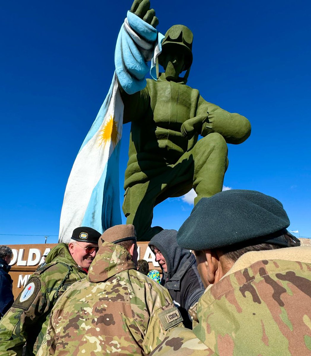 MALVINAS ARGENTINAS, AHORA Y SIEMPRE

Acompañamos a toda la comunidad de Zapala y a los cientos de veteranos guerra que se hicieron hoy presentes para la inauguración del monumento al “SOLDADO de MALVINAS”, en homenaje a los hombres y mujeres que abrazaron la gesta malvinera.

Un