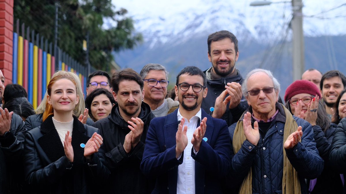 MiguelConcha's tweet photo. Hoy votamos con mucha esperanza y alegría para darle un nuevo impulso a nuestra querida Peñalolén.

La invitación es a cada vecino y vecina que participe de esta jornada de primarias para elegir al futuro alcalde de Peñalolén

Que sea una jornada histórica 💚💚 https://t.co/NjCNRrcQ8I