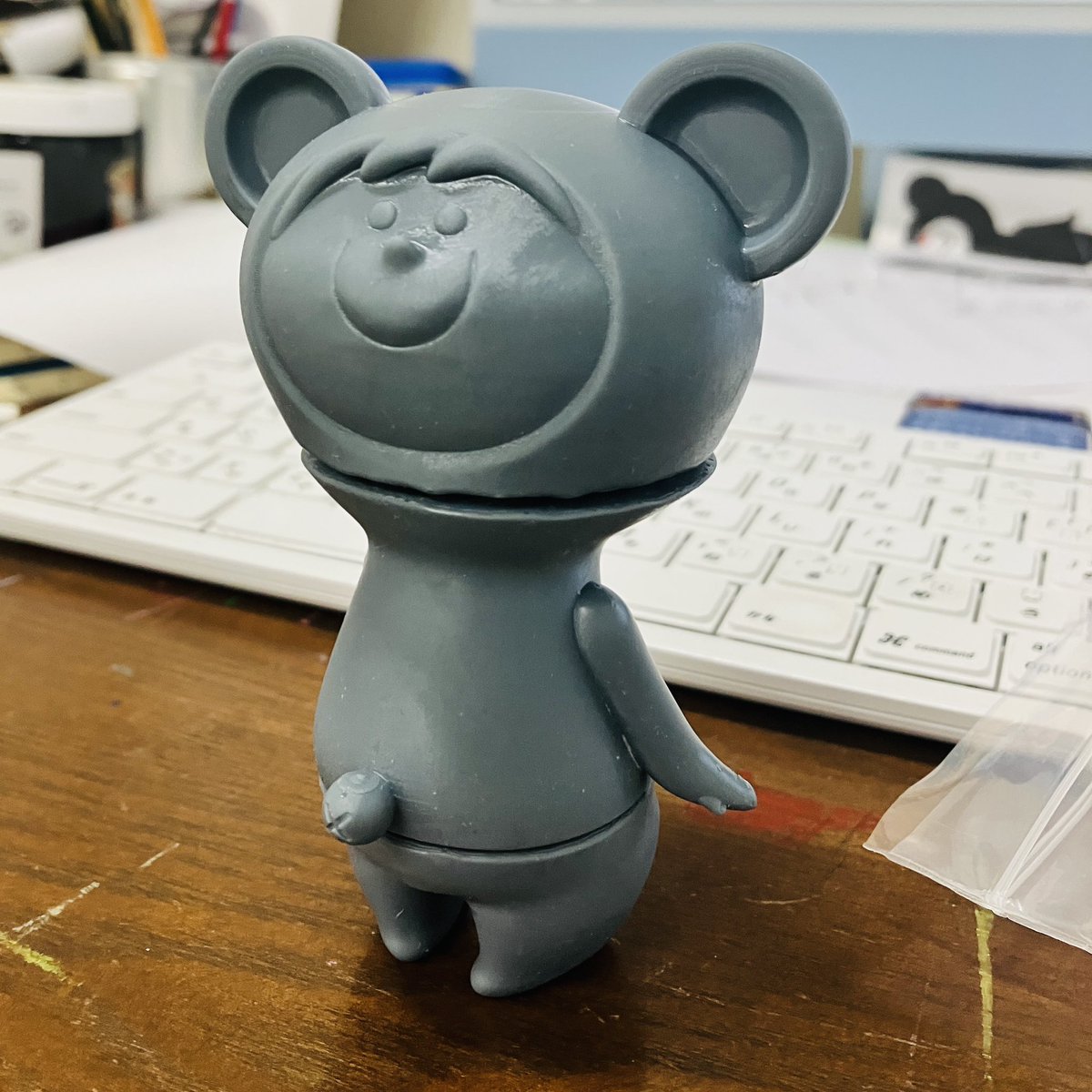 cozy_tomato's tweet photo. ソフビ、作ります2
オォ!ついにTOUMAさんから原型が届きました!ぼくのデザインだと抜きができないらしくて、首周りを調整してもらいました。早速恐る恐るヤスリがけをしてみたら、これがかなりハード作業て事がわかった。#ソフビ #touma #rocketjack https://t.co/CbTUAJ233j