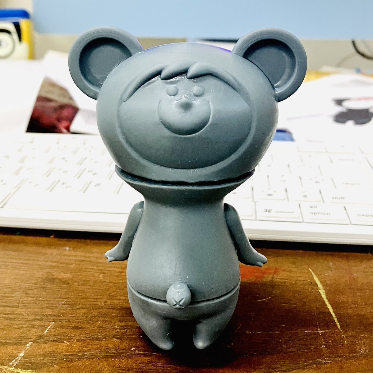 cozy_tomato's tweet photo. ソフビ、作ります2
オォ!ついにTOUMAさんから原型が届きました!ぼくのデザインだと抜きができないらしくて、首周りを調整してもらいました。早速恐る恐るヤスリがけをしてみたら、これがかなりハード作業て事がわかった。#ソフビ #touma #rocketjack https://t.co/CbTUAJ233j