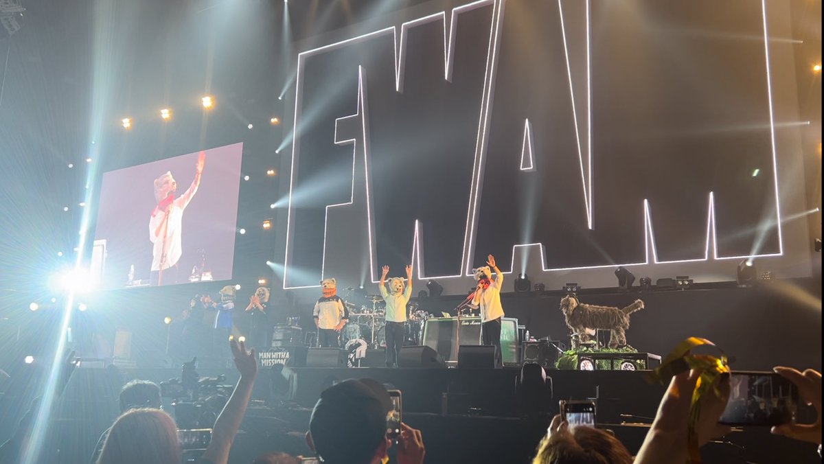 __123_gaw's tweet photo. ファンクラブツアー追加公演ファイナル行テキタ‼️完走おめでとう&おつかれさまでした🎊 WHITE WORLDはこのアカウント作った前後くらいのメンタルよわよわの時に聴きまくっていたので、初めて生演奏を聴くことができて感極まった…;;
@mwamjapan 🐺🔥💥
#MANWITHAMISSION
#MWAM
#FUNWITHAMISSIONTOUR https://t.co/ToPjwOqLtz