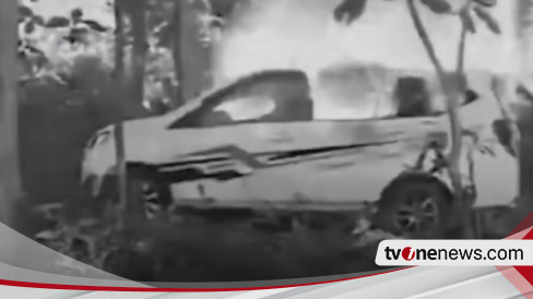 tvOneNews's tweet photo. Cerita Pilu Adik Ipar Bos Rental Mobil yang Tewas Dibakar di Pati: Dia Tulang Punggung Keluarga: Baru-baru ini publik dicengangkan dengan insiden bos rental yang dibakar hingga tewas, di  Desa Sumbersoko, Kecamatan Sukolilo, Kabupaten Pati, Jawa Tengah. https://t.co/ZuezXFDUqJ https://t.co/uNMNmut0lQ