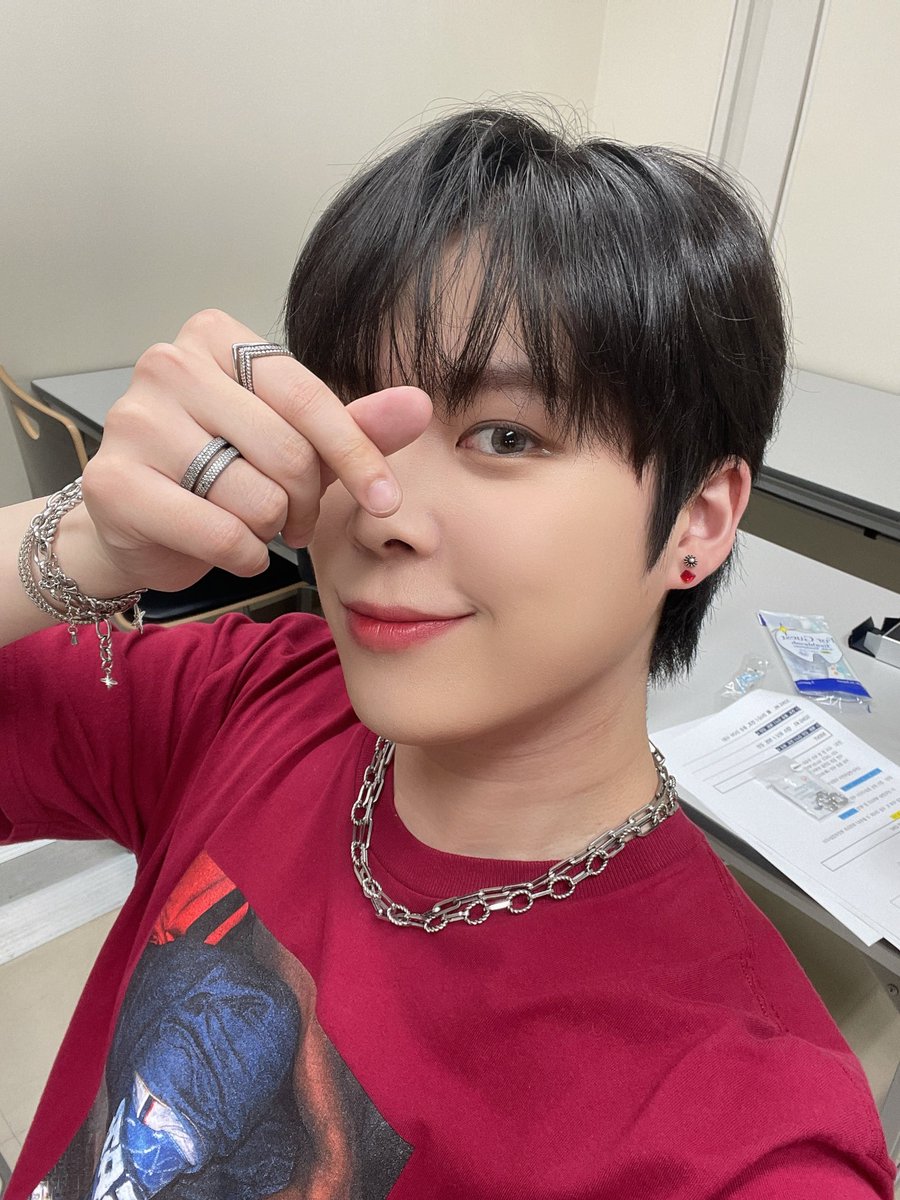 by_verivery's tweet photo. [#연호]

이쁜 밤 되시오🌙

#여노 #베러 #베리베리 #💟 https://t.co/h2AAPv59TG
