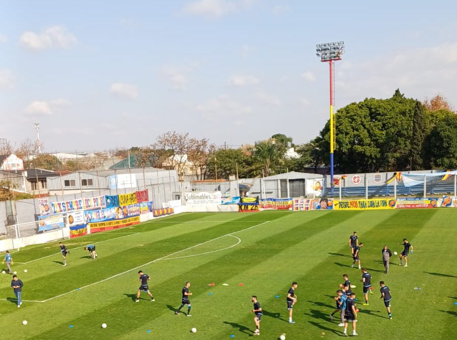 ¡AIRE!

Por <a href="/RADIOLIBREAM890/">RADIO LIBRE AM 890</a> con la definición de la #PrimeraB

#Laferrere vs #LosAndes 
🎙️ <a href="/agusgomez1314/">AGUS</a> 
🎙️ <a href="/mmartinez7_/">tinez.</a> 

#Colegiales vs #ArgentinodeMerlo
🎙️Cristian Aranda
🎙️ <a href="/paparatodani/">Daniel</a>