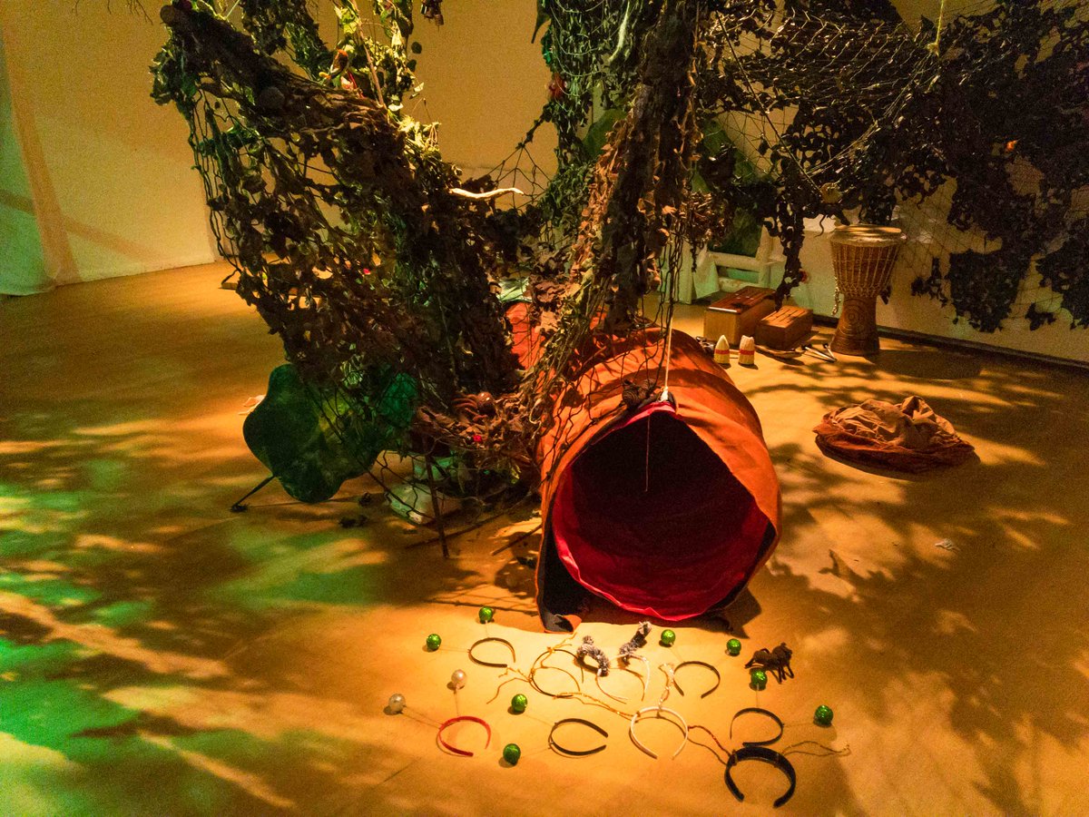 BraysSchool1's tweet photo. In this week's workshop children become ants! They set off for the nest, ready to tend to the queen’s eggs and maintaining the nest. When they arrive they find lots of things to do; gathering and sorting the eggs, exploring tunnels in the nest and meeting other insects and bugs. https://t.co/I1U8BeJrMc