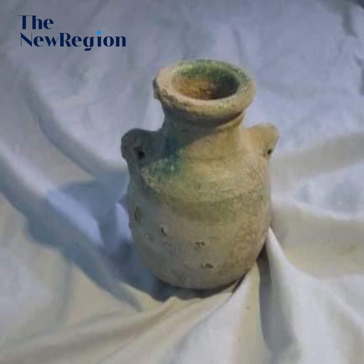 thenewregion's tweet photo. Antiquities protection units in Al-#Diwaniyah discovered two ancient pottery jars on Sunday, from different historical periods during inspections at the #Nippur archaeological site in #Afak.
#TheNewRegion https://t.co/rnn14XXcq3